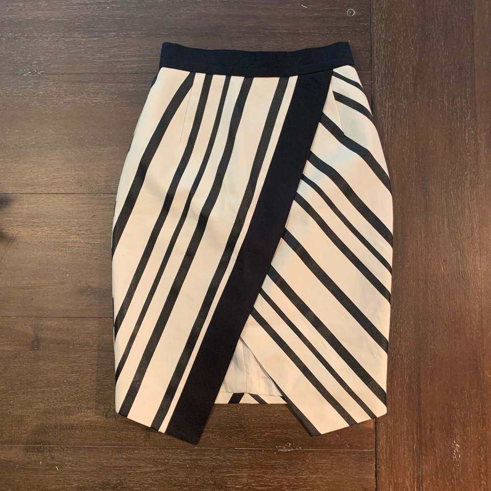 H&M Black and White Linen Skirt
